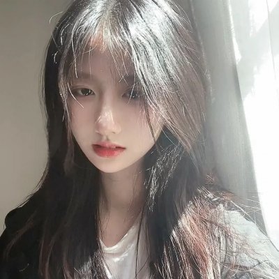 霓虹灯下的圣教士